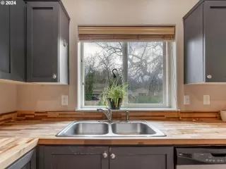 Photo #6: 24501415 Listing