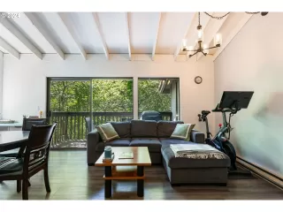 Photo #5: 24501614 Listing