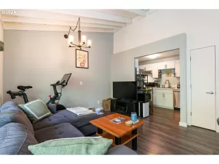 Photo #6: 24501614 Listing