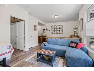 Photo #5: 24501829 Listing