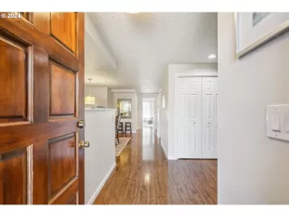 Photo #4: 24503309 Listing