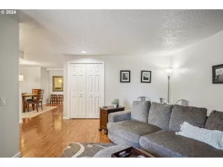 Photo #6: 24503309 Listing