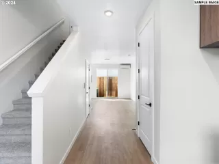 Photo #4: 24503669 Listing