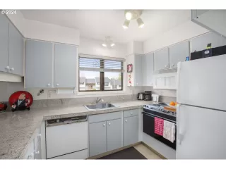 Photo #2: 24503753 Listing