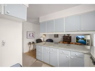 Photo #4: 24503753 Listing