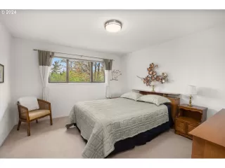 Photo #5: 24503753 Listing