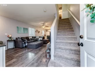 Photo #5: 24505349 Listing