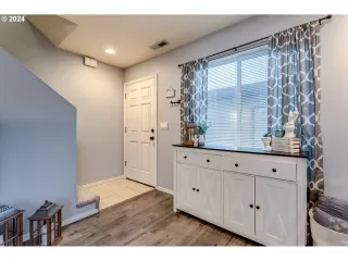 Photo #6: 24505349 Listing