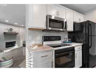 Photo #3: 24505526 Listing 