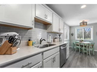 Photo #4: 24505526 Listing 