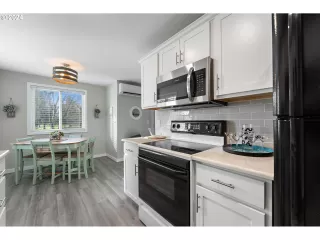 Photo #5: 24505526 Listing 