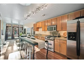 Photo #3: 24505735 Listing