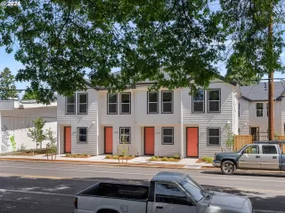 Photo #4: 24505990 Listing