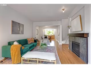 Photo #4: 24507163 Listing