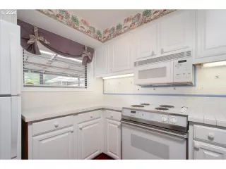 Photo #6: 24507736 Listing