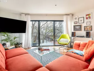 Photo #6: 24508215 Listing