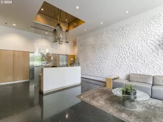 Photo #3: 24508778 Listing