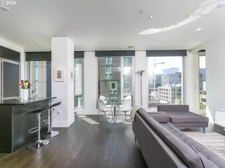 Photo #4: 24508778 Listing