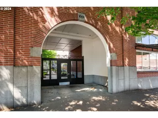 Photo #1: 24509304 Listing