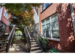 Photo #4: 24509304 Listing