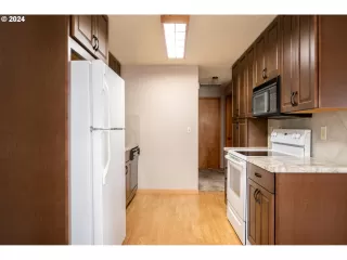 Photo #2: 24509409 Listing