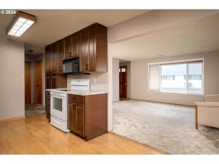 Photo #3: 24509409 Listing