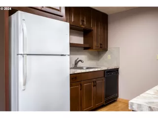 Photo #4: 24509409 Listing