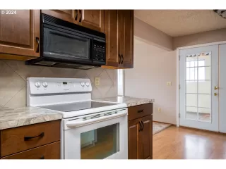 Photo #6: 24509409 Listing