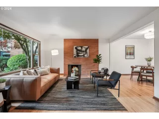 Photo #3: 24509485 Listing