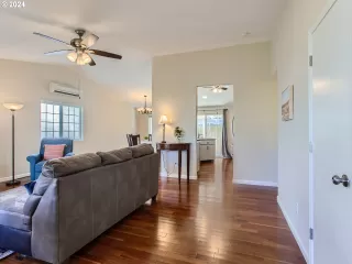 Photo #4: 24510482 Listing