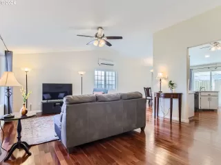 Photo #5: 24510482 Listing