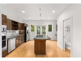 Photo #1: 24511261 Listing 