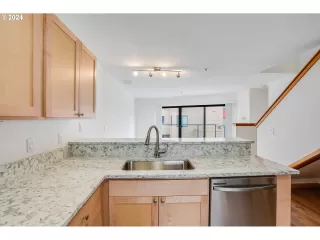 Photo #6: 24511502 Listing 