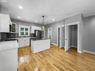 Photo #1: 24511894 Listing 