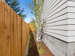 Photo #6: 24512014 Listing