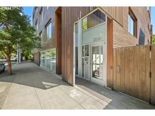 Photo #2: 24512621 Listing 