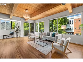 Photo #6: 24512621 Listing 