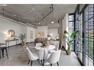 Photo #3: 24512746 Listing