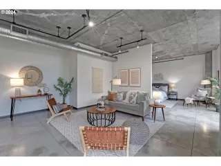 Photo #5: 24512746 Listing