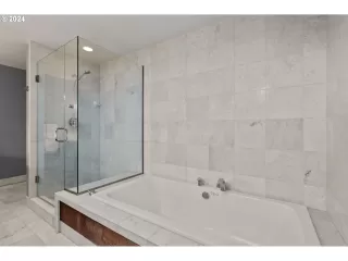Photo #6: 24512845 Listing 