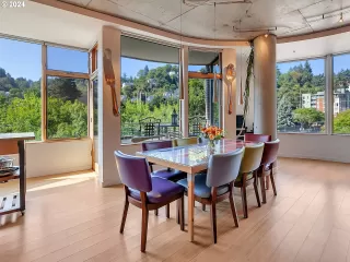 Photo #5: 24513462 Listing 