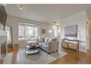 Photo #5: 24514824 Listing