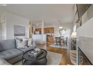 Photo #6: 24514824 Listing