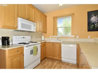 Photo #5: 24517073 Listing