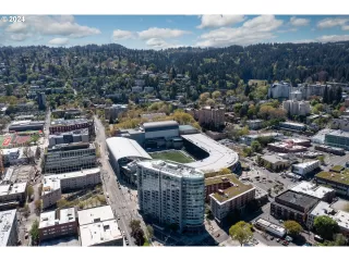 Photo #5: 24517262 Listing