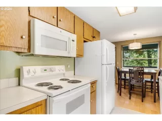 Photo #5: 24517636 Listing