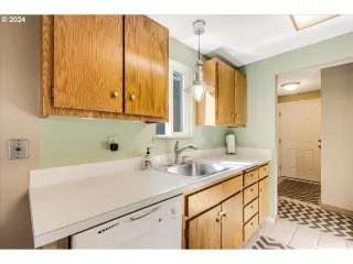 Photo #6: 24517636 Listing