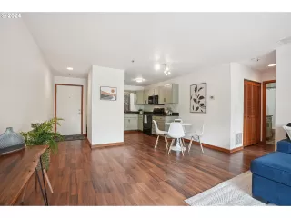 Photo #4: 24517970 Listing