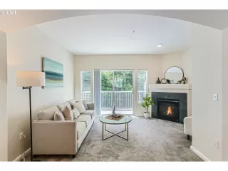 Photo #2: 24518702 Listing