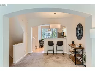 Photo #5: 24518702 Listing